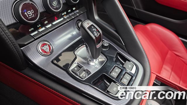 Jaguar F-TYPE 2019 — photo 9