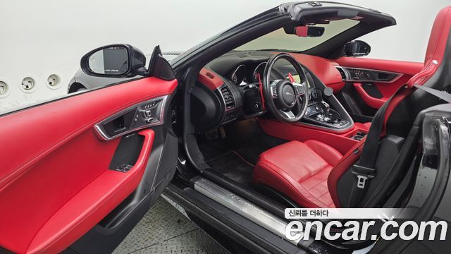 Jaguar F-TYPE 2019 — photo 10
