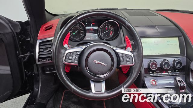 Jaguar F-TYPE 2019 — photo 12