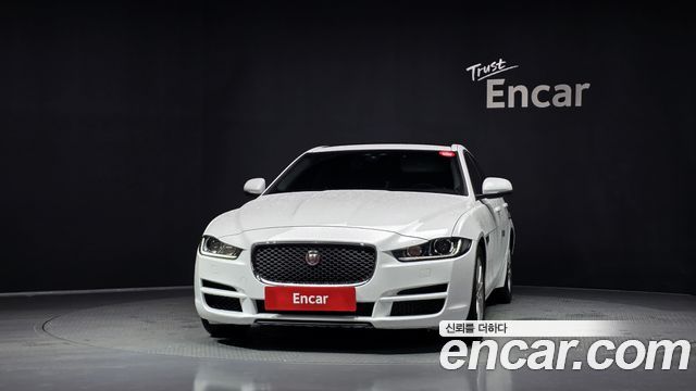 Jaguar XE 2018 — photo 3