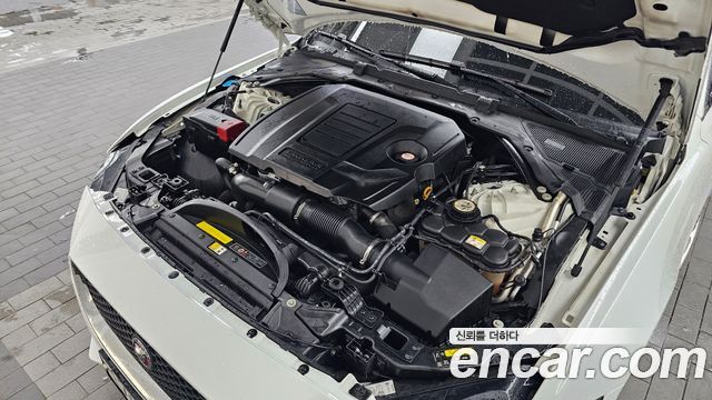 Jaguar XE 2018 — photo 6
