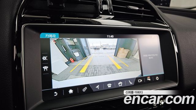 Jaguar XE 2018 — photo 15