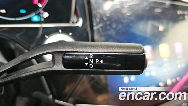Mercedes-Benz E-Class 2025 — photo 12