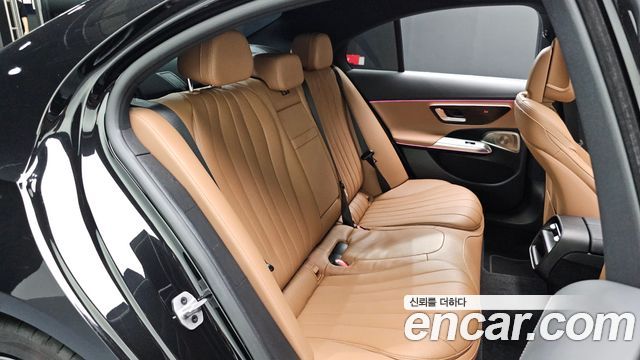 Mercedes-Benz E-Class 2025 — photo 17