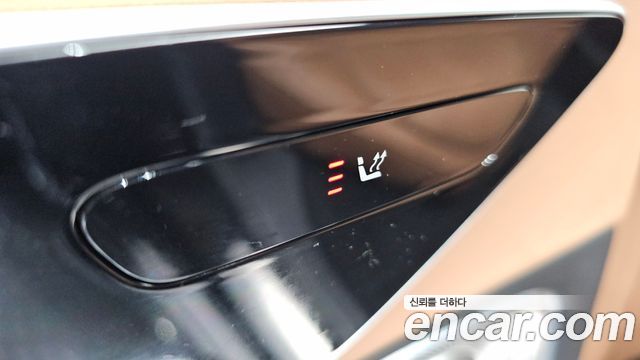 Mercedes-Benz E-Class 2025 — photo 24