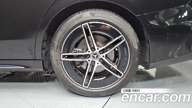 Mercedes-Benz E-Class 2025 — photo 7