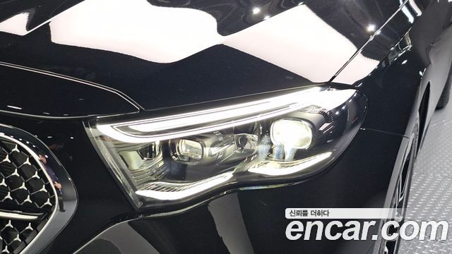 Mercedes-Benz E-Class 2025 — photo 8