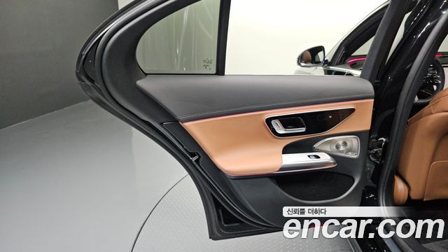 Mercedes-Benz E-Class 2025 — photo 15