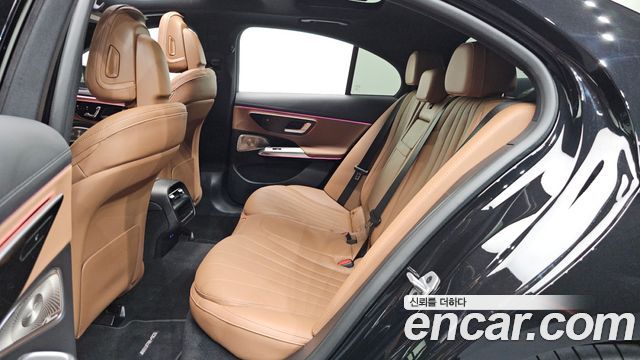 Mercedes-Benz E-Class 2025 — photo 16