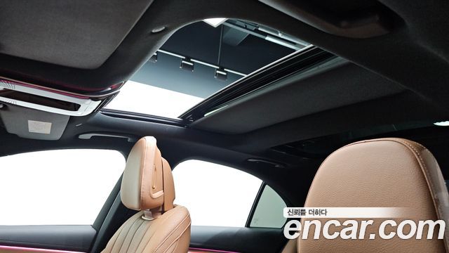 Mercedes-Benz E-Class 2025 — photo 31