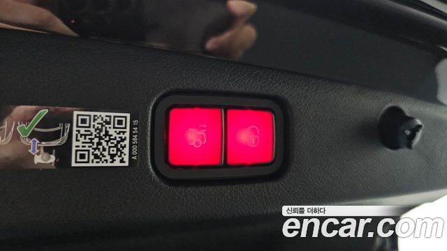 Mercedes-Benz E-Class 2025 — photo 33
