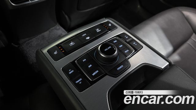 Genesis G80 2019 — photo 18