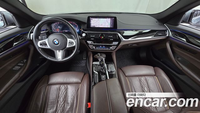 BMW 5-Series 2020 — photo 10