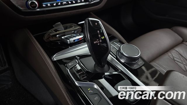 BMW 5-Series 2020 — photo 12