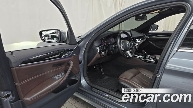 BMW 5-Series 2020 — photo 13
