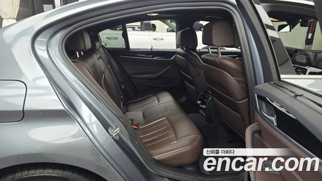 BMW 5-Series 2020 — photo 17