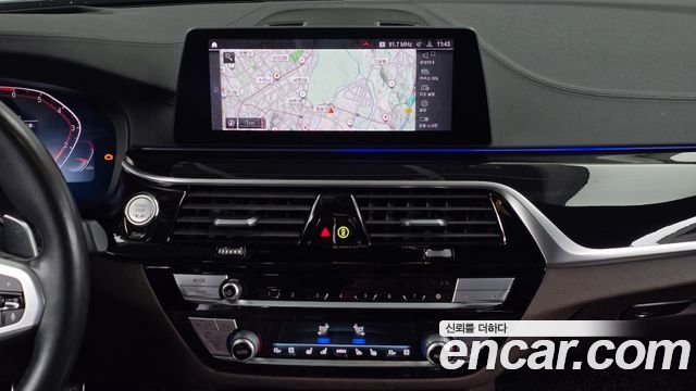 BMW 5-Series 2020 — photo 18