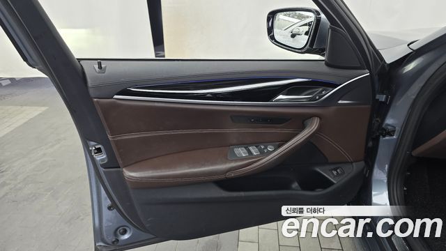 BMW 5-Series 2020 — photo 14