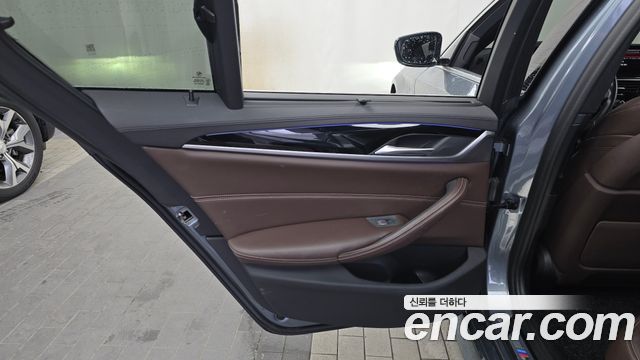 BMW 5-Series 2020 — photo 15