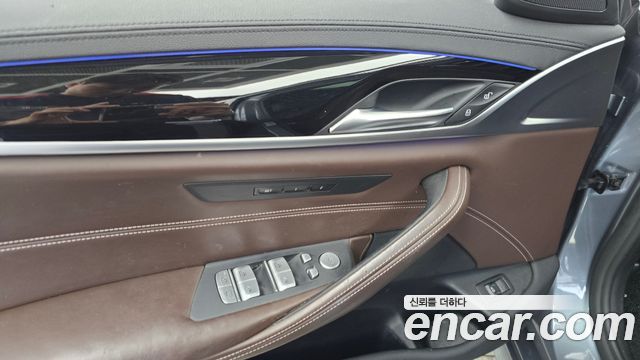BMW 5-Series 2020 — photo 28