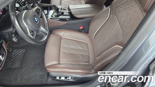 BMW 5-Series 2020 — photo 31