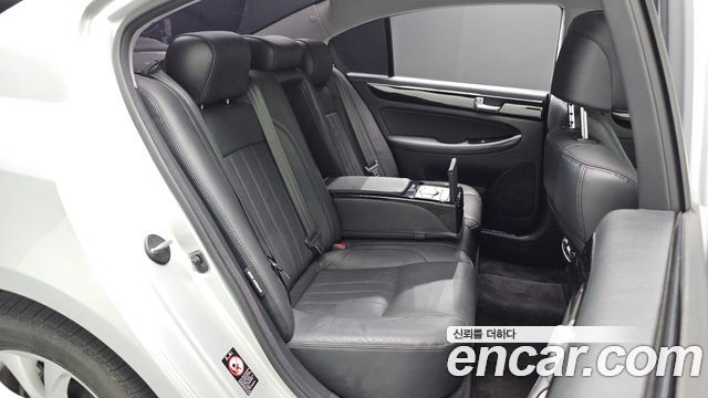 Hyundai Genesis 2012 — photo 17