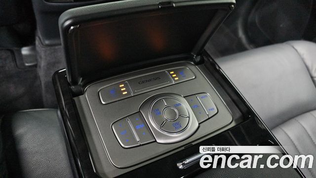 Hyundai Genesis 2012 — photo 24