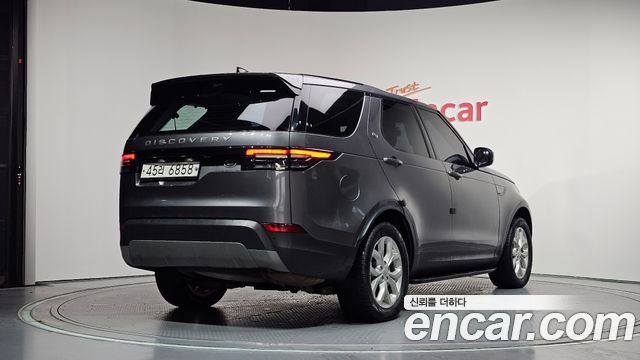 Land Rover Discovery 2018 — photo 2