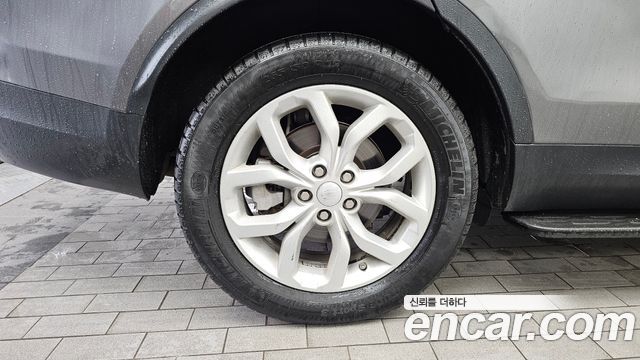 Land Rover Discovery 2018 — photo 5