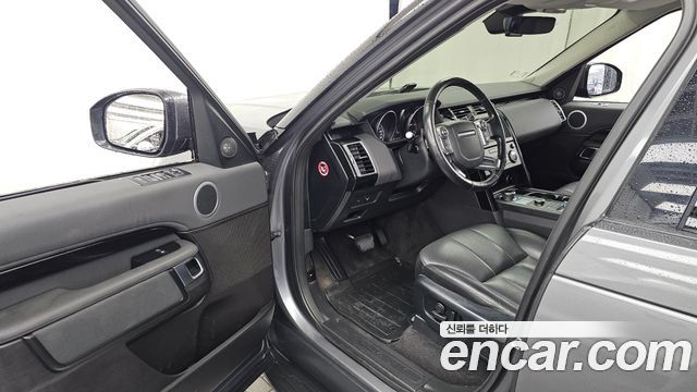 Land Rover Discovery 2018 — photo 10
