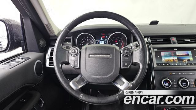 Land Rover Discovery 2018 — photo 13