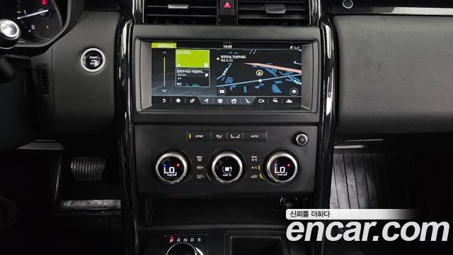 Land Rover Discovery 2018 — photo 14