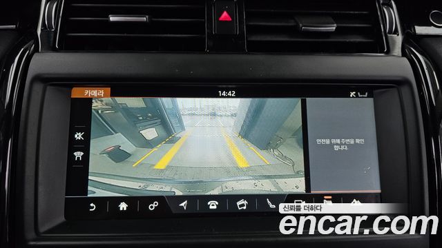 Land Rover Discovery 2018 — photo 15