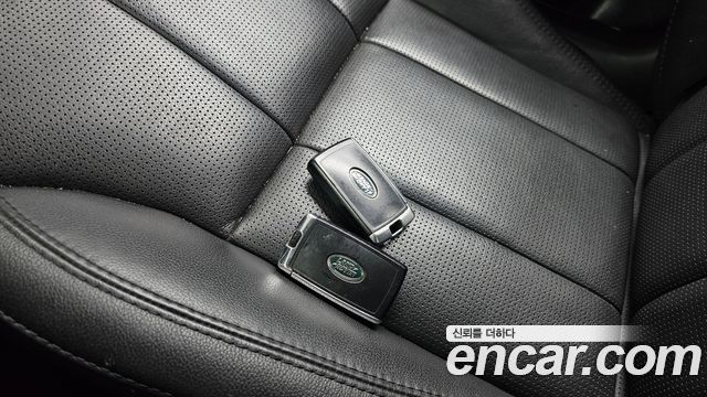 Land Rover Discovery 2018 — photo 16