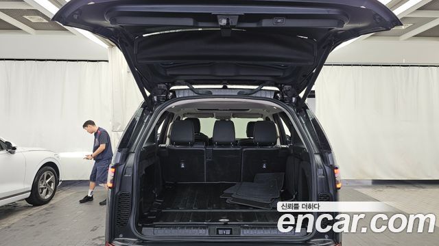 Land Rover Discovery 2018 — photo 20