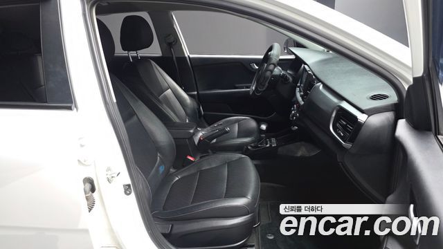 Kia Stonic 2018 — photo 17