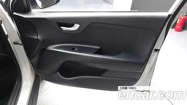 Kia Stonic 2018 — photo 14