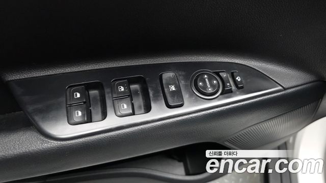 Kia Stonic 2018 — photo 31