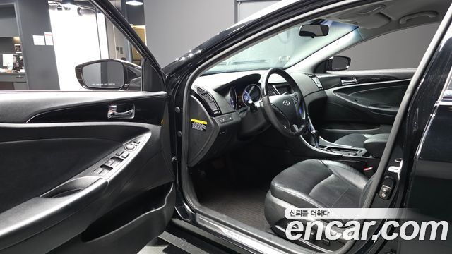 Hyundai Sonata 2011 — photo 10