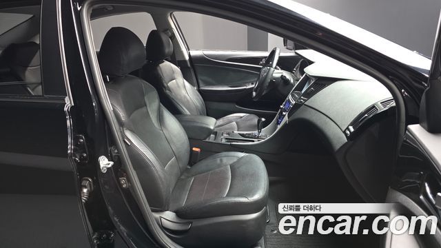 Hyundai Sonata 2011 — photo 11