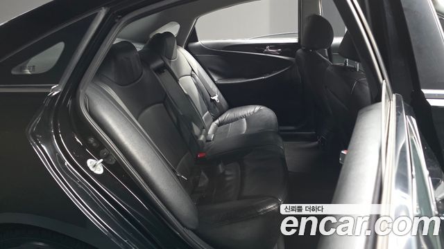 Hyundai Sonata 2011 — photo 12