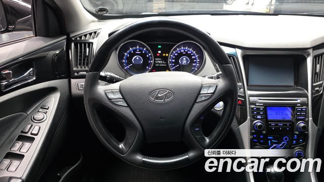 Hyundai Sonata 2011 — photo 13