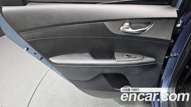 Kia K3 2019 — photo 15