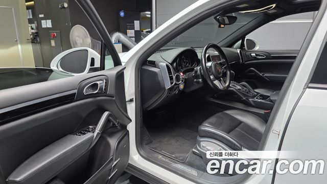 Porsche Cayenne 2017 — photo 10