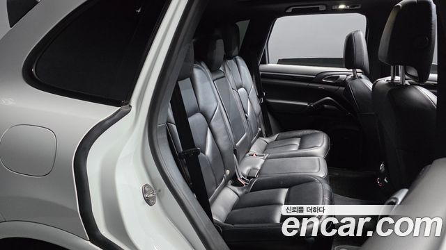 Porsche Cayenne 2017 — photo 12