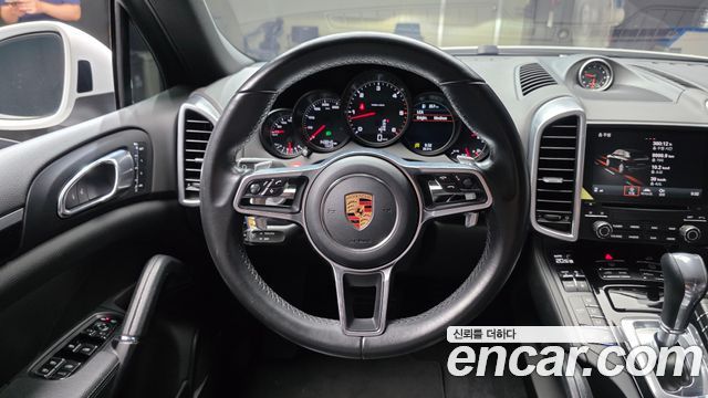 Porsche Cayenne 2017 — photo 13