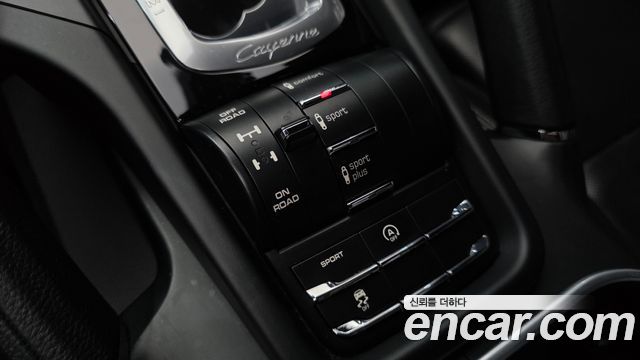 Porsche Cayenne 2017 — photo 16