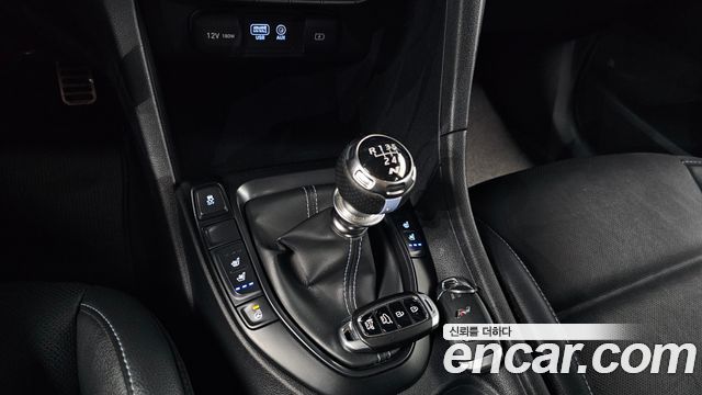 Hyundai Veloster 2020 — photo 12