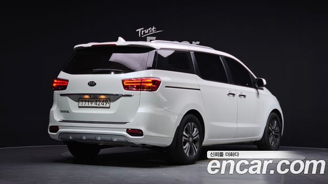 Kia Canival 2019 — photo 2