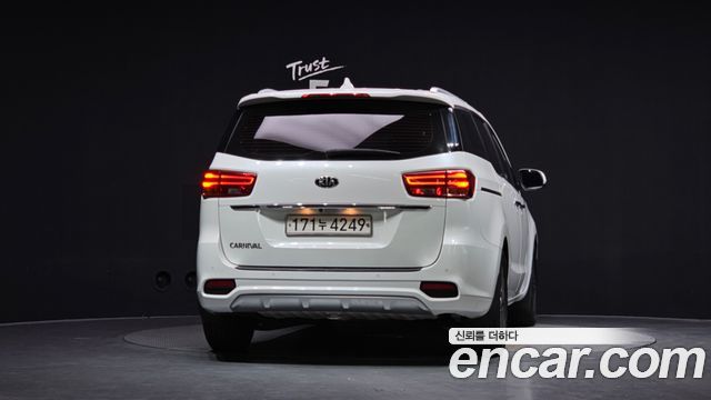 Kia Canival 2019 — photo 4